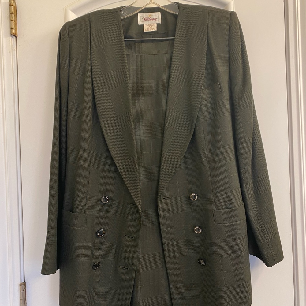 90’s Worthington pleated skirt suit set women’s size 8 blazer 12 skirt